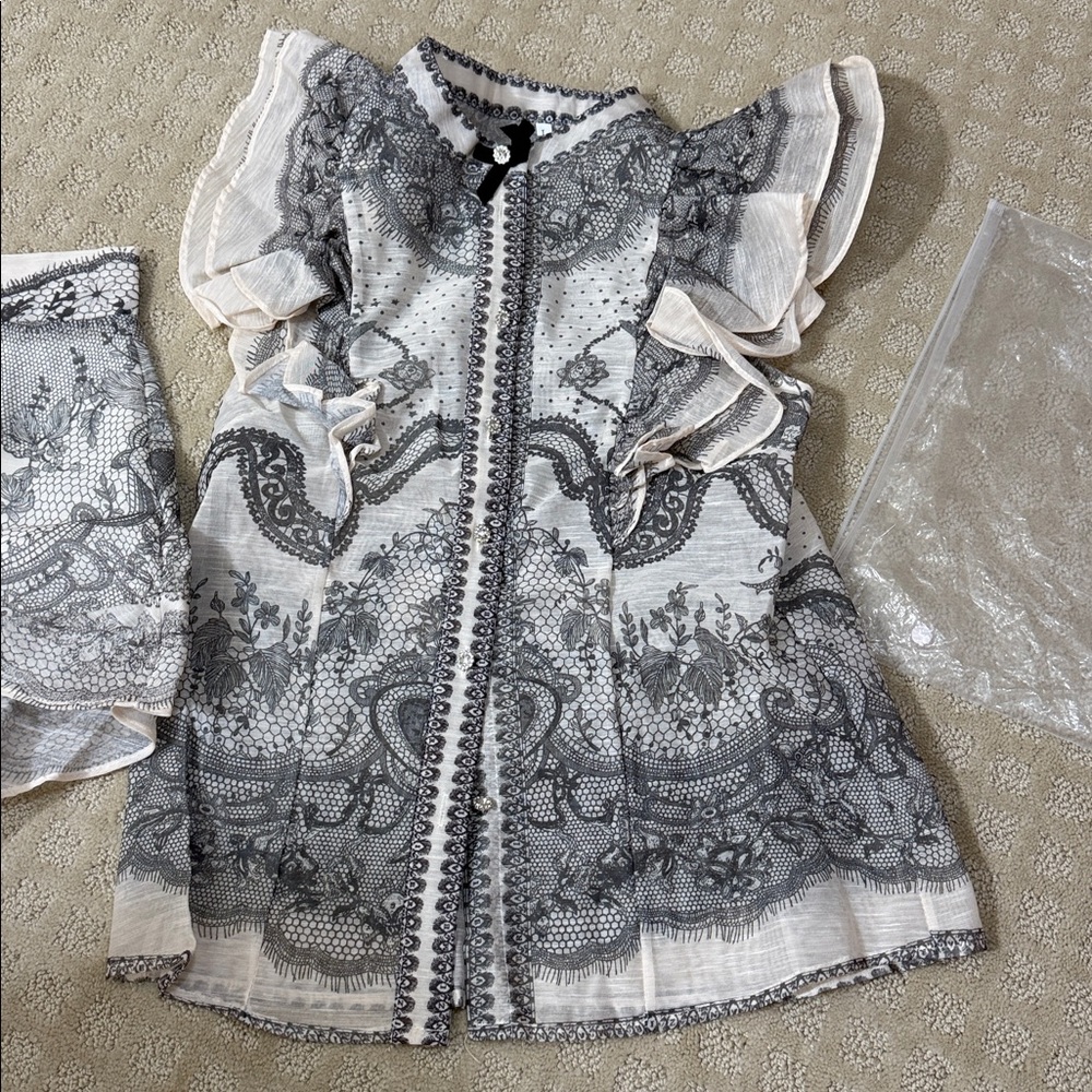Elegant Black and White Lace Blouse and Shorts - Picture 6 of 7